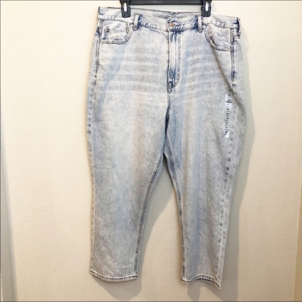 American Eagle High Rise Mom Jeans.